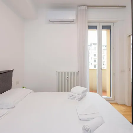I-host - Bright 1br With Balcony In *