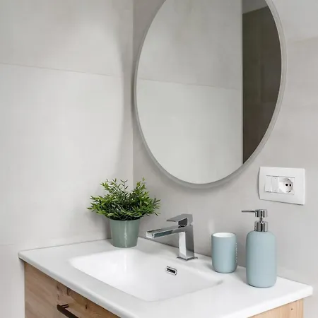 Apartment Modern In Isola-garibaldi Milan