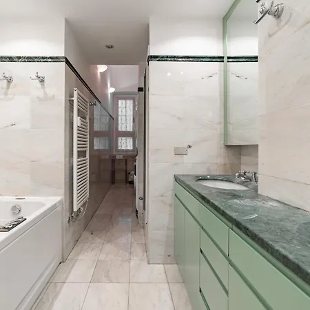 4 Min From Porta Genova Station With Whirlpool דירה *