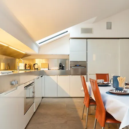 Διαμέρισμα Guesthost - 500sqm Luxury With Spa, Gym, Terrace, Game & Garage