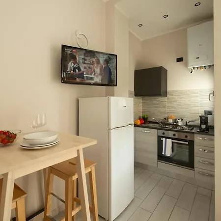 Monolocale X 2 Con Balcone E Cucina - Famagosta * Milánó