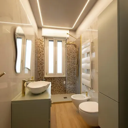 Stylish With Private Terrace & 2 Baths Milán