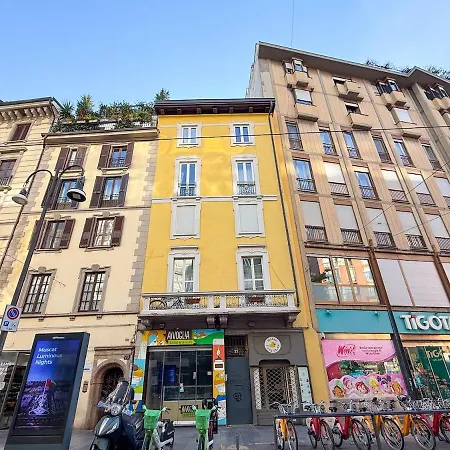 Via Torino Heart -apartment In The Heart Of Apartament Mediolan