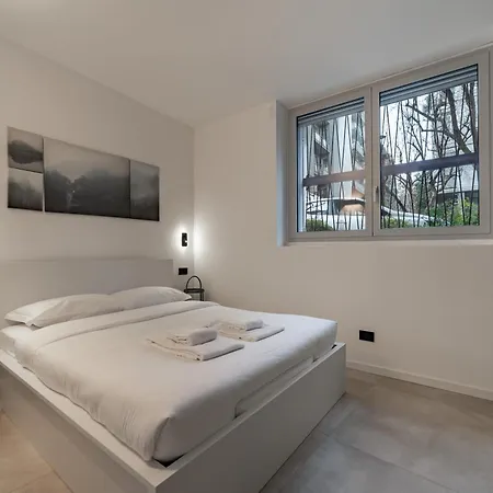 Apartment 9 Min Walk From Porta Nuova, Design And Elegance *