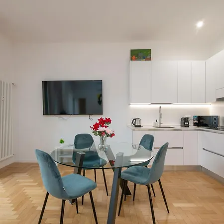 I-host - Bright 1br With Balcony In *