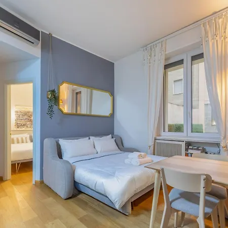 Cenacolo, Corso Magenta, Milan's Historic Center Апартаменты