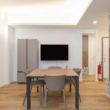 I-host - Modern Citylife Bovisa شقة