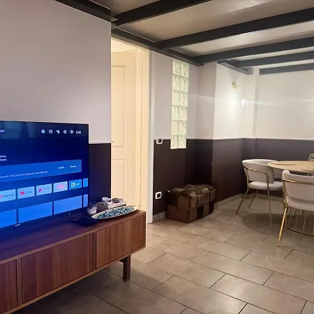 아파트 Acasadiimma Loft Elegante A 2 Min Da Metropolitana Porta Romana Con Wifi, Corte Interna *