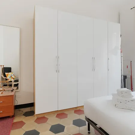 Guesthost - Porta Romana Lovely Appartement