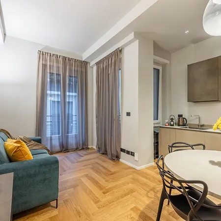 Luxury Modern Near Duomo - Exclusive & Apartman Milánó