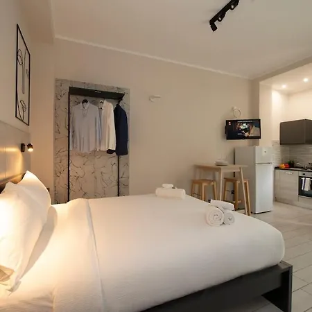 Monolocale X 2 Con Balcone E Cucina - Famagosta * Mailand