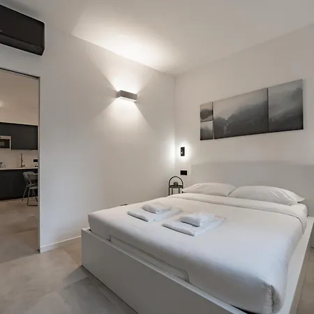 דירה 9 Min Walk From Porta Nuova, Design And Elegance