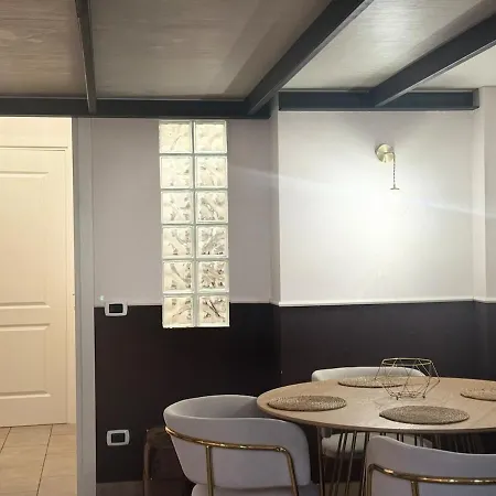 Acasadiimma Loft Elegante A 2 Min Da Metropolitana Porta Romana Con Wifi, Corte Interna 아파트 *