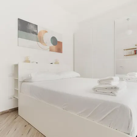 Guesthost - Lovely Flat Near Frattini M4 Daire