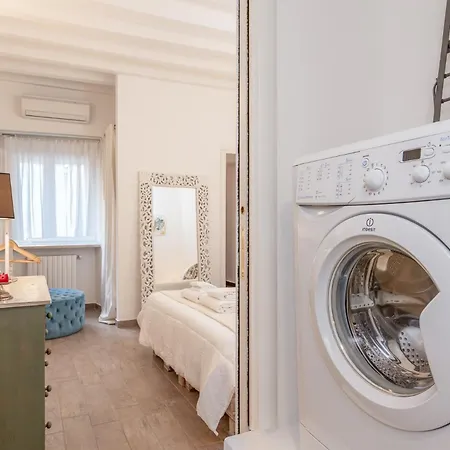 Modern One-bedroom Flat Near Corso Apartament Mediolan