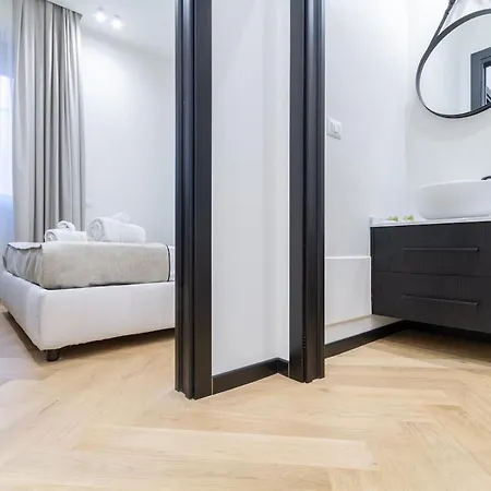 Boutique Flat Steps From Duomo Milano