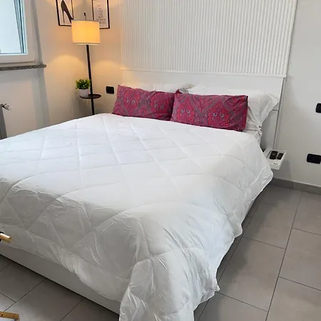 10 Minutes From Fiera With Large Terrace Apartmán Milán