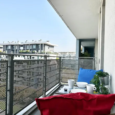 Peaceful Oasis With Balcony And Parking, Apartamento Milán