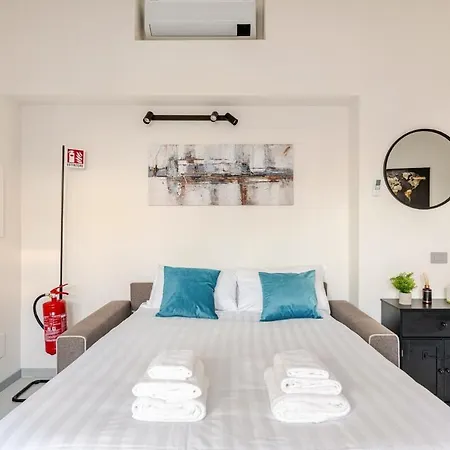 Apartman Luxury Elegant Penthouse 2 Bedrooms, 2 Bathrooms *