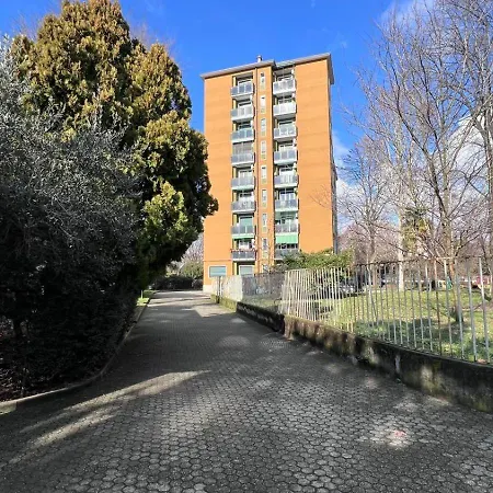 Elegante Bilocale Ristrutturato - Metro Inganni Apartment *