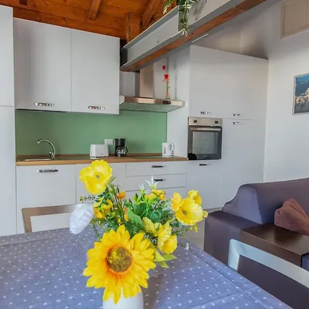 Homey Grandeur - Spacious With Terrace & Wi-fi Appartamento Milano