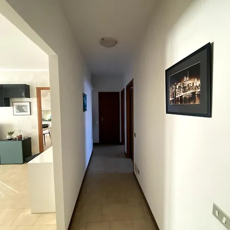 Appartement Duo Living, Spacious Comfortable 5 Minutes From Lancetti Milaan