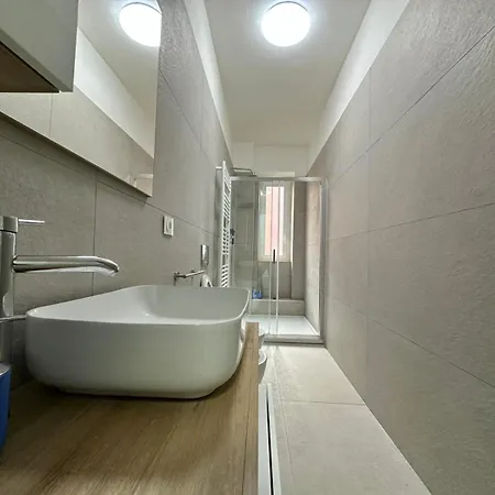 Lucania Azzurra Apartment, Elegante E Confortevole, Con Metro M3 Sotto Casa, Collegamento Diretto A Duomo Di E Stazione Apartament Mediolan