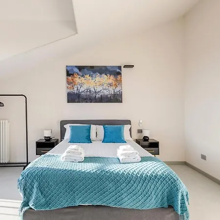 Luxury Elegant Penthouse 2 Bedrooms, 2 Bathrooms * Milánó