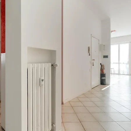 Guesthost - Certosa Cozy Flat With Balcony Lägenhet *