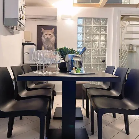 2-level Designer Loft In Isola District *