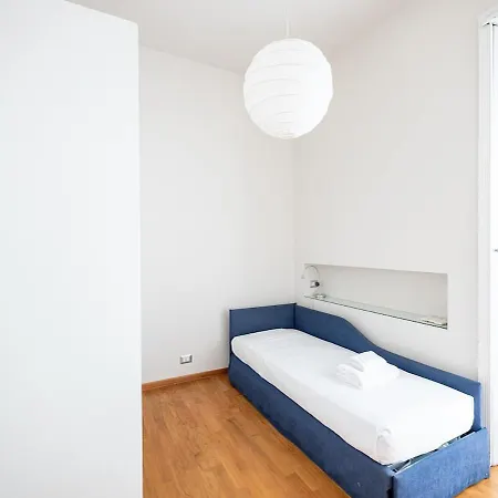 Elegant 3br 15 Min Walk To The Duomo, 2 Min To Sempione Milan