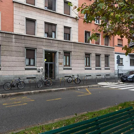 Youhosty - Lodi Rosso 121 * Milan
