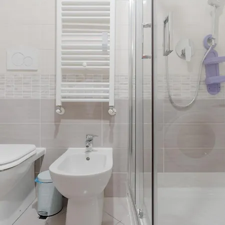 Guesthost - Grey & Flat Apartament Mediolan