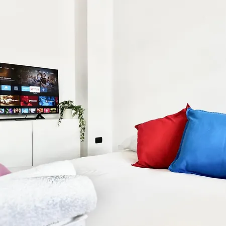 Peaceful Oasis With Balcony And Parking, * Milán