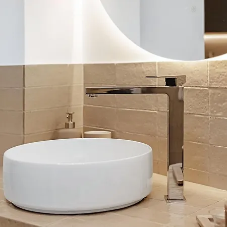 Design & Elegant In Navigli - *