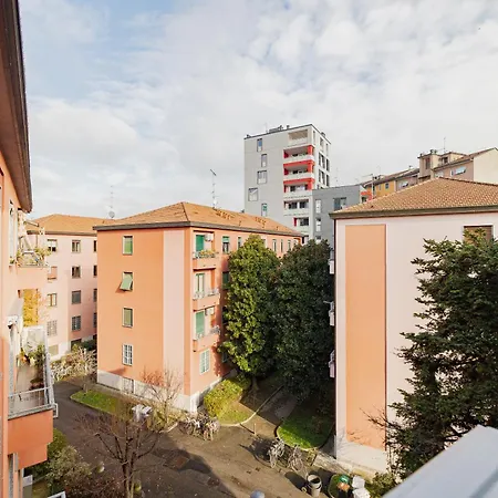 Isola - 2 Bedrooms - Free Parking *