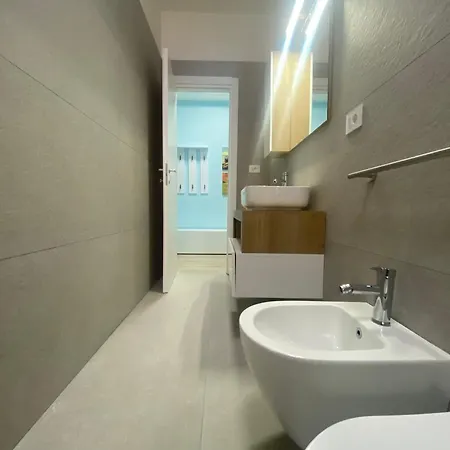 Lucania Azzurra Apartment, Elegante E Confortevole, Con Metro M3 Sotto Casa, Collegamento Diretto A Duomo Di E Stazione Apartament