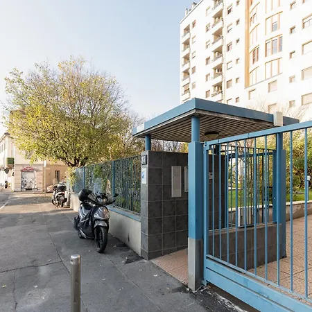 Guesthost - Modern Pirelli Apartman *