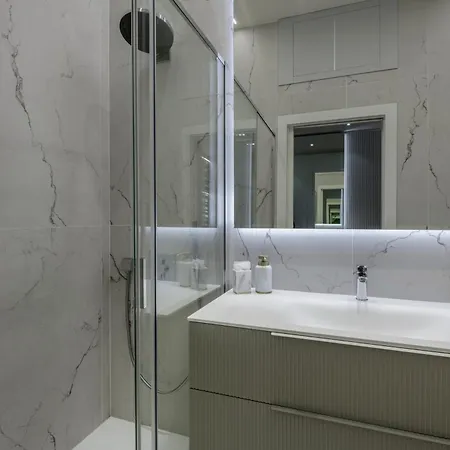 Lägenhet Gian Giacomo Mora, 13 Raffinato Monolocale In Centro Milano