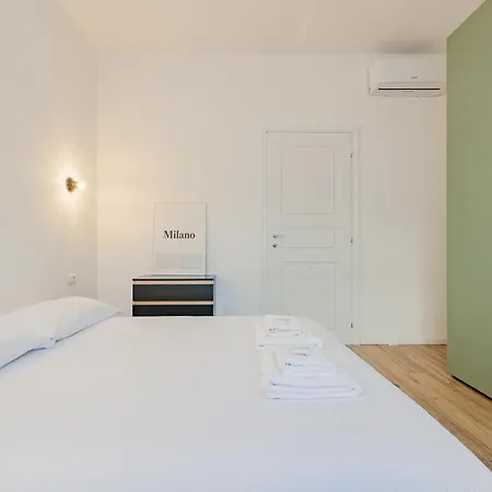 Daire Modern One-bedroom With Terrace - Naviglio Martesana