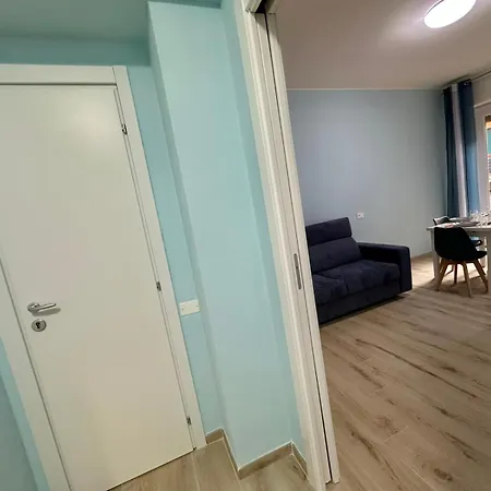 Lucania Azzurra Apartment, Elegante E Confortevole, Con Metro M3 Sotto Casa, Collegamento Diretto A Duomo Di E Stazione Apartmán *