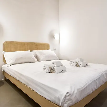 Apartament Design With Private Street Entrance *