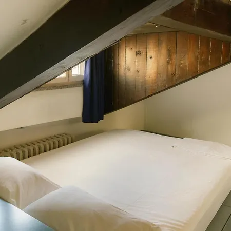 Casa - Piazza Sant'alessandro 3 *