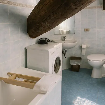 Casa - Piazza Sant'alessandro 3 *