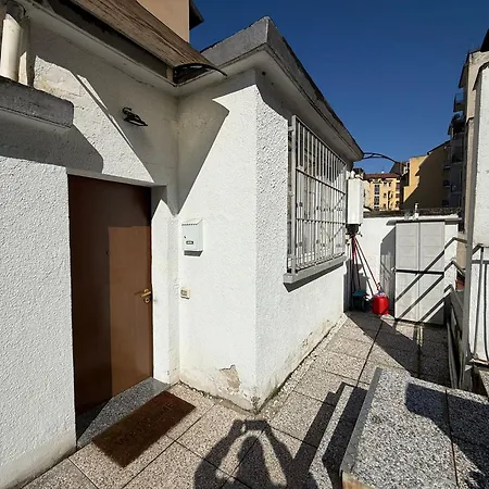 The Rabbit Hole * 米兰