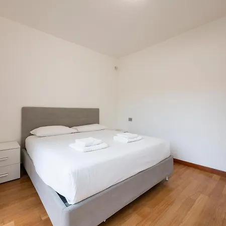 Luxury - Muratori 9 * Milano