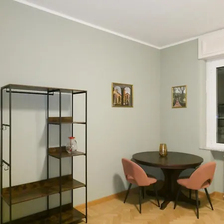 Lisi - Porta Romana Guestroom 3*