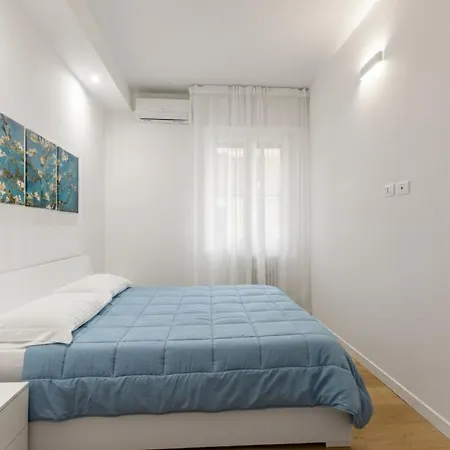 Διαμέρισμα Modern Apt, 25 Min Duomo, Metro 5 Min & Wifi Μιλάνο