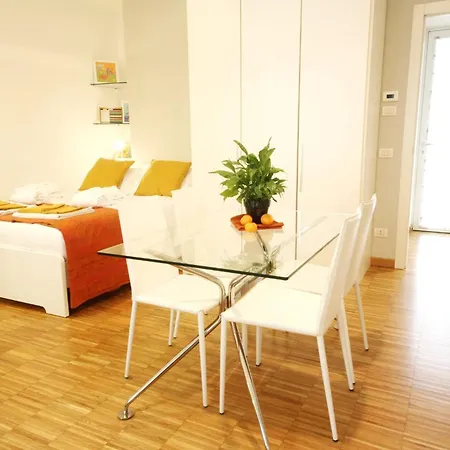 Vela Apartman Milánó