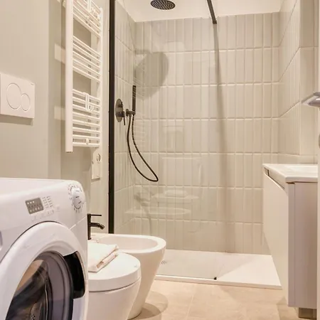 Modern And Strategic 1-br Flat B - Station Milán